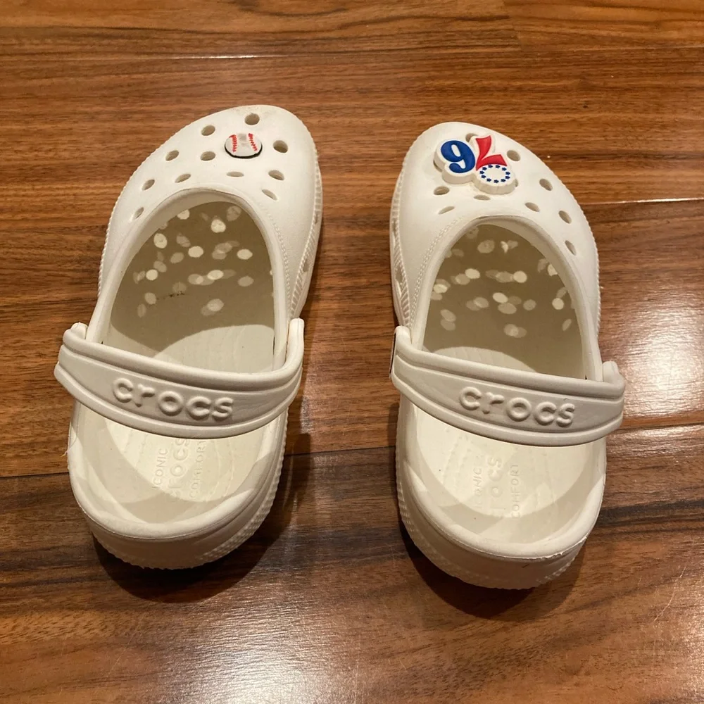 CROCS Kids White Clogs with Sports Charms Size C13 - Picture 4 of 8